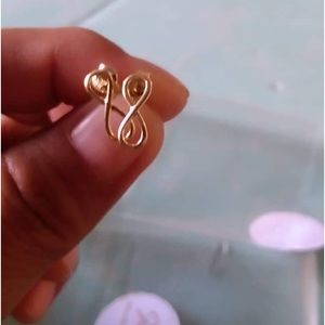 18 carat Saudi gold. Necklace 18inch with pendant and earring. Infinity design